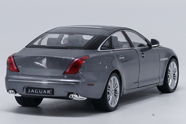 ムー 1/24 Welly Jaguar XJ XF (Grey) Diecast Car Model - LIVECARMODEL.com