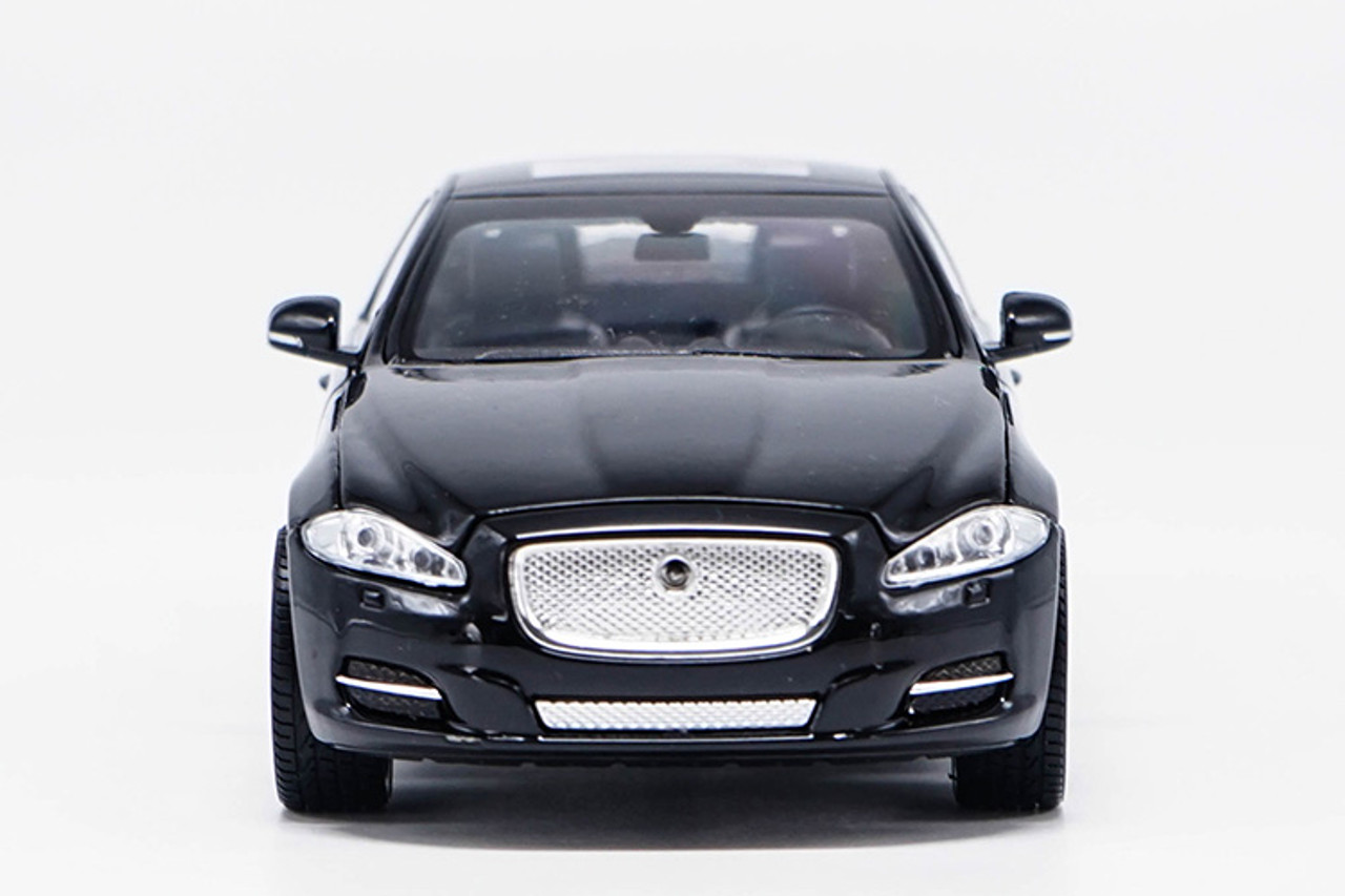 1/24 Welly Jaguar XJ XF (Black) Diecast Car Model - LIVECARMODEL.com