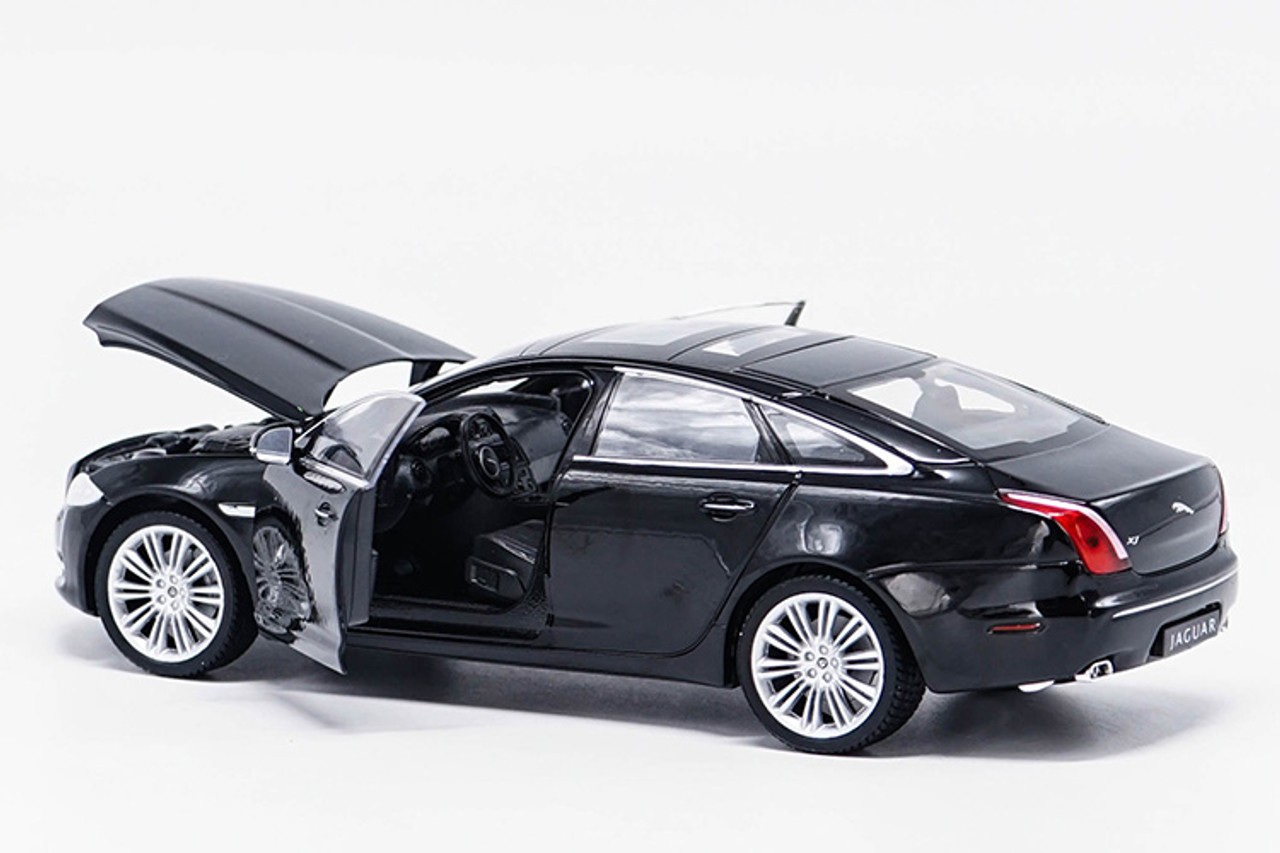 1/24 Welly Jaguar XJ XF (Black) Diecast Car Model - LIVECARMODEL.com