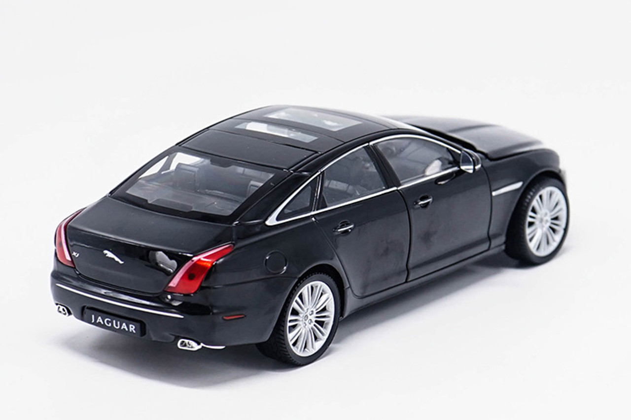 1/24 Welly Jaguar XJ XF (Black) Diecast Car Model - LIVECARMODEL.com