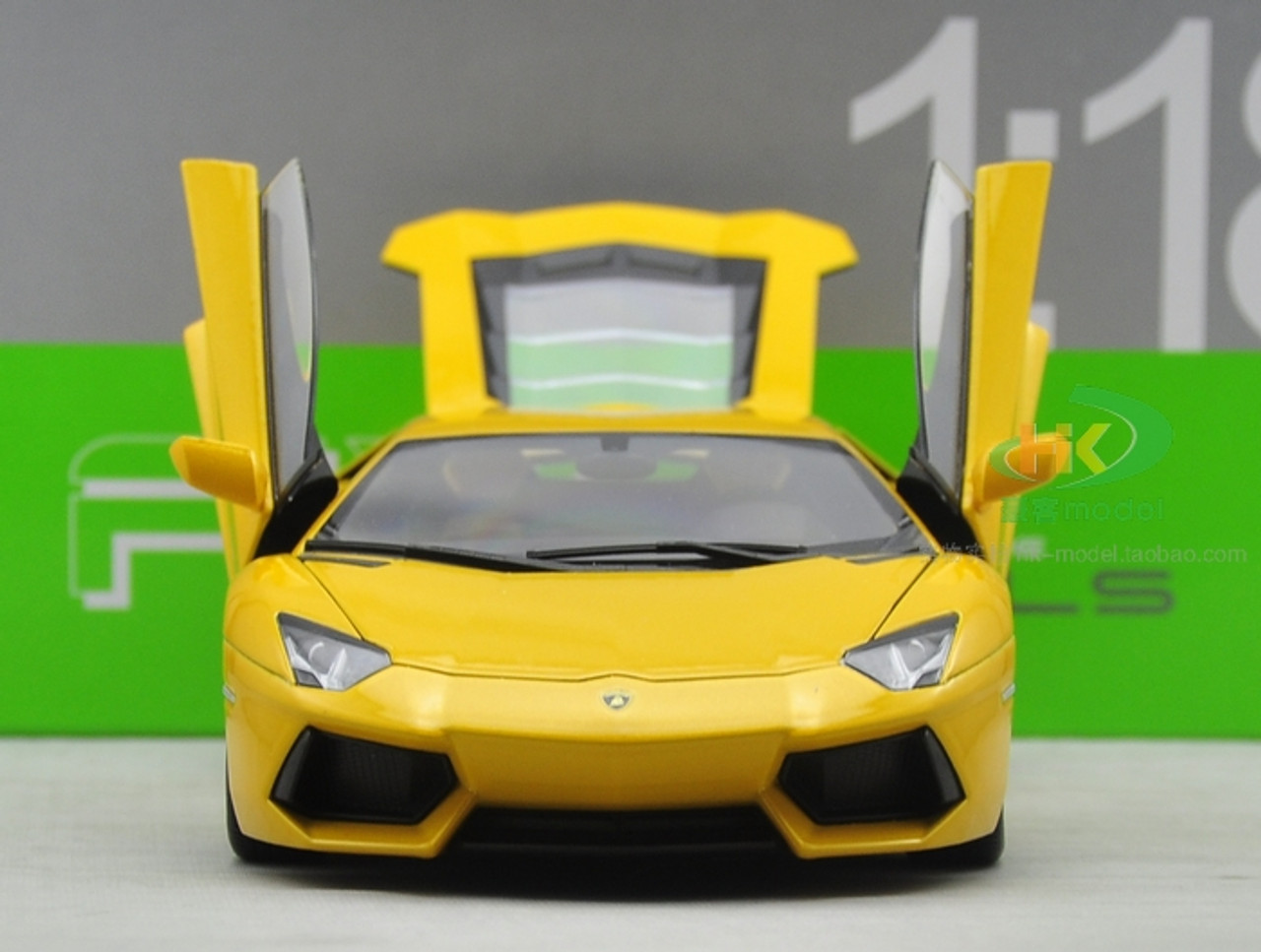 1/18 Welly FX Lamborghini Aventador LP700-4 (Yellow) Diecast Car Model