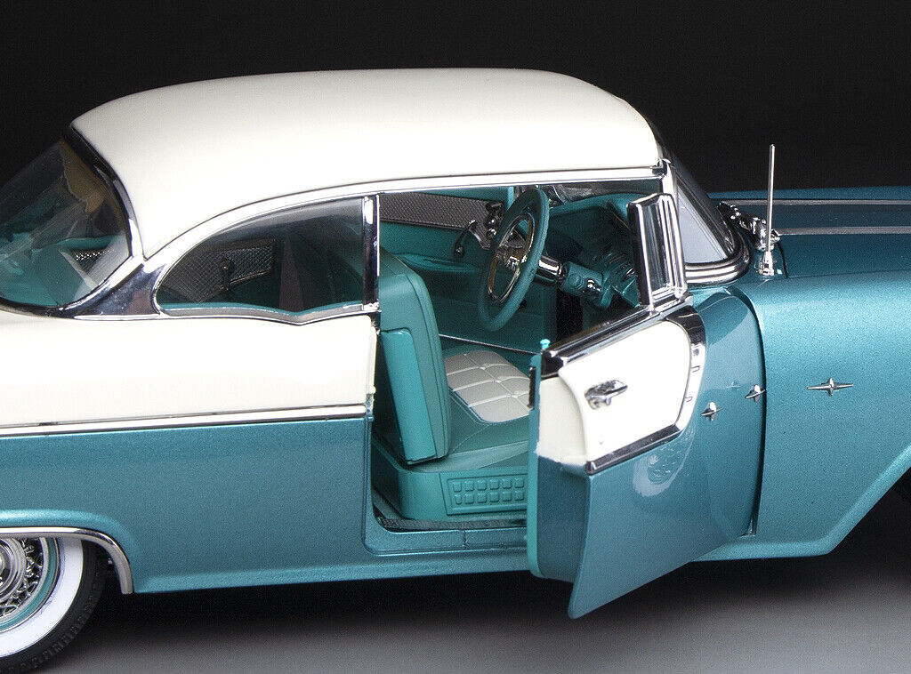 1/18 Sunstar 1955 Pontiac Star Chief (Blue) Diecast Car Model
