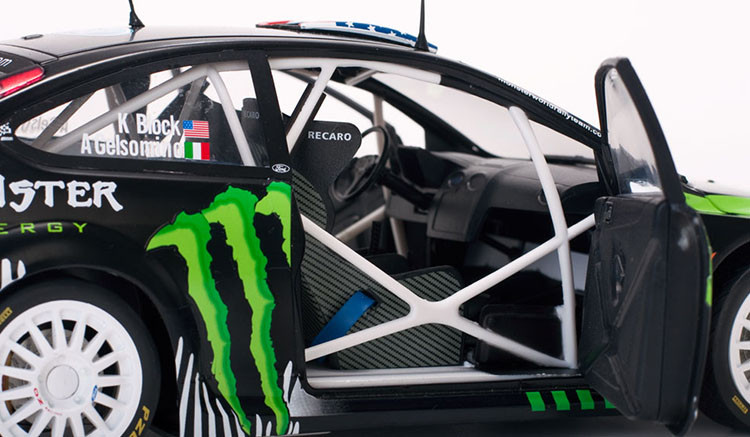 Ford Focus RS WRC09 限定版ミニカー 1:18 Ford Focus RS WRC09 限定版ミニカー 1:18 SunStar 1:18 Ford Focus RS–Ken