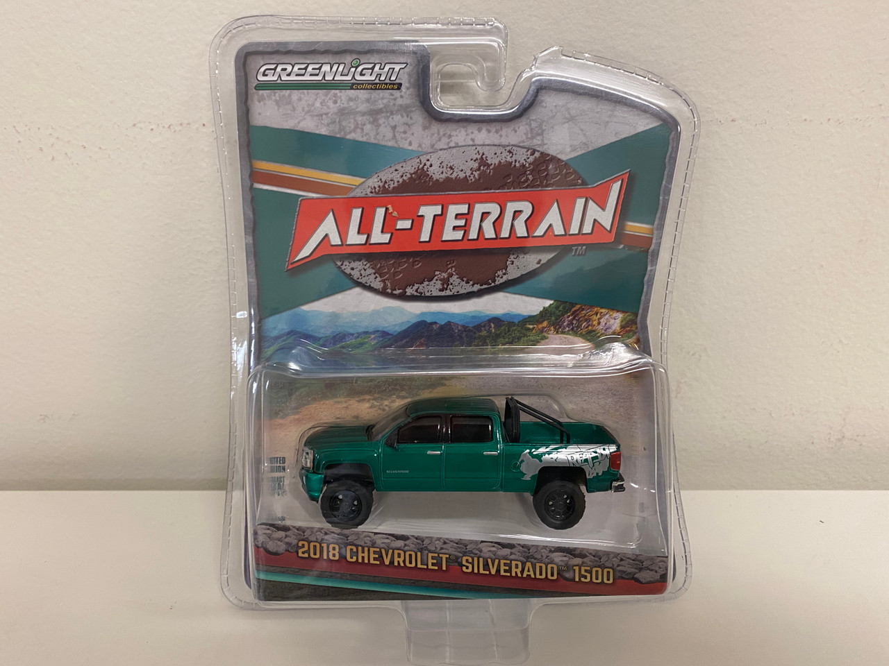 CHASE CAR 2018 Chevrolet Silverado 1500 (Green) "All Terrain" Series 6 1/64 Diecast Model Car by Greenlight