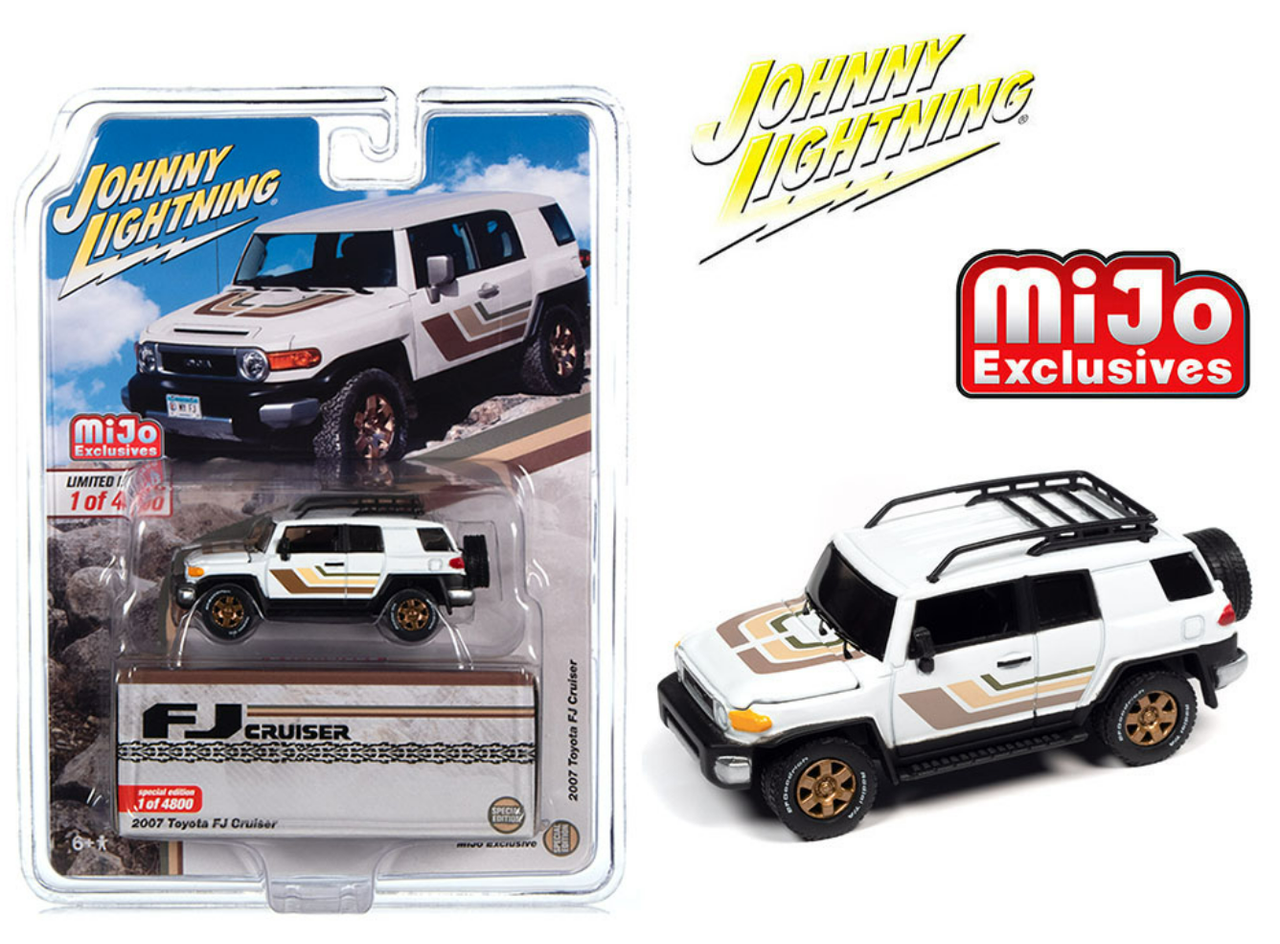 1/64 Johnny Lightning 2006 Toyota FJ Cruiser Custom (White) Diecast Car Model