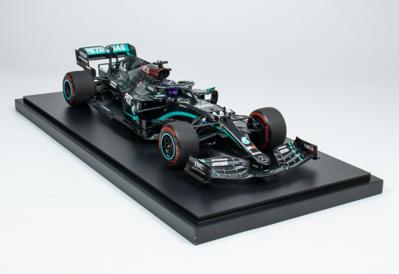 Miniature F1 Formule 1 Mercedes AMG 2020 Minichamps signée Lewis