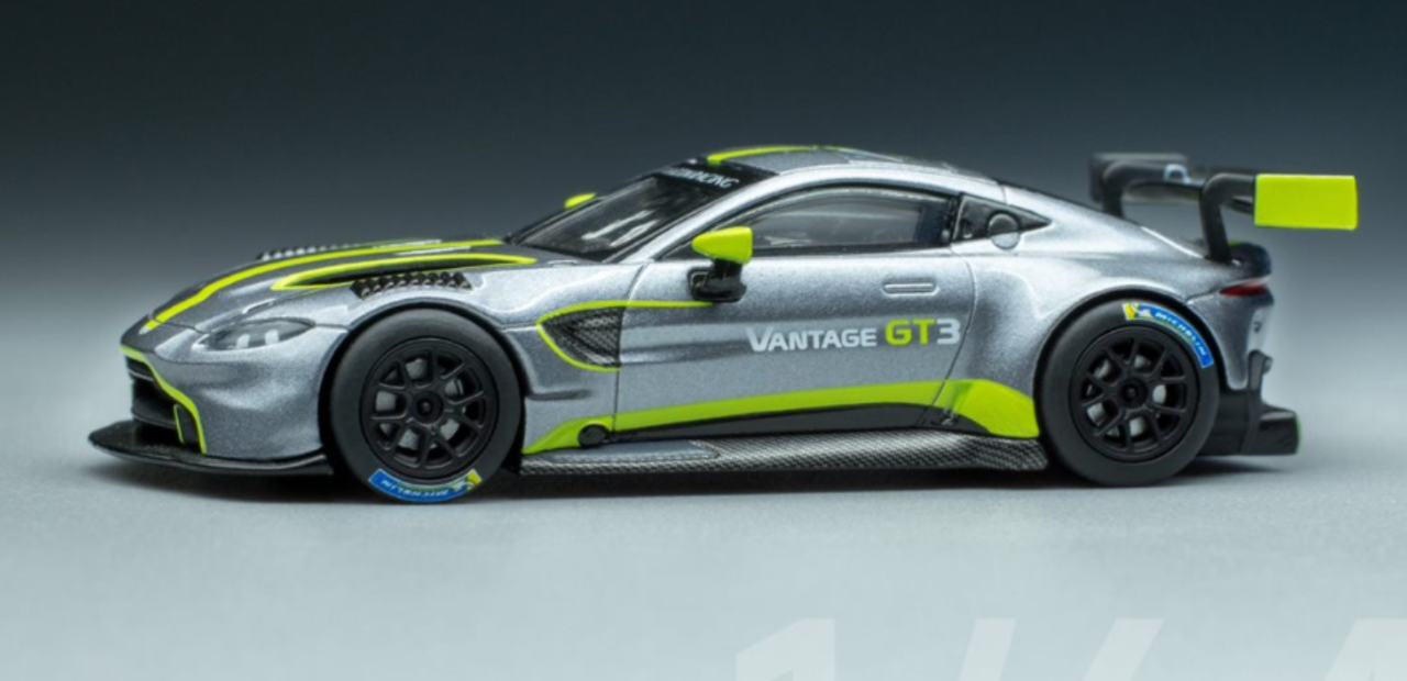 1/64 POPRACE ASTON MARTIN VANTAGE GT 3 PRESENTATION