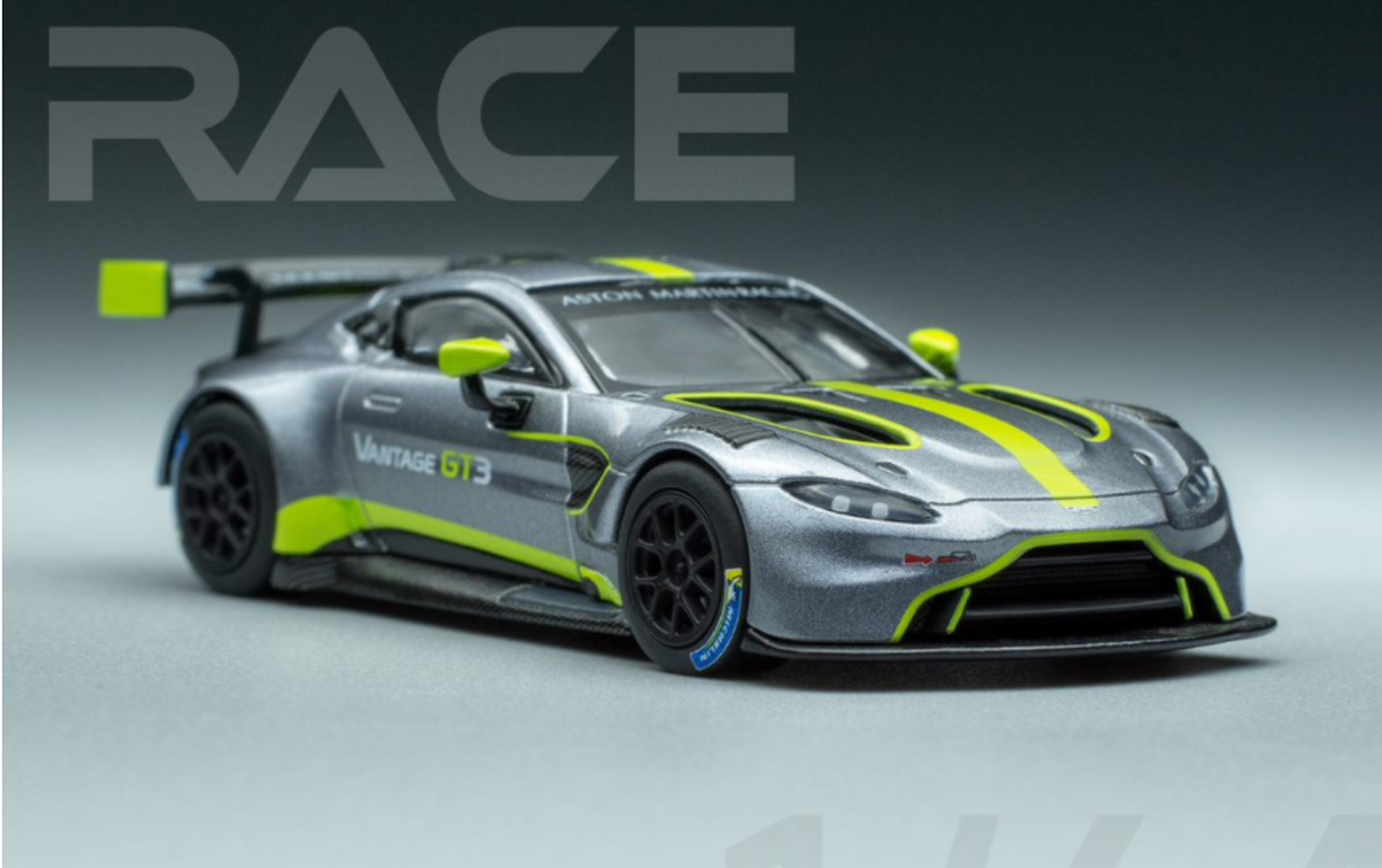 1/64 POPRACE ASTON MARTIN VANTAGE GT 3 PRESENTATION