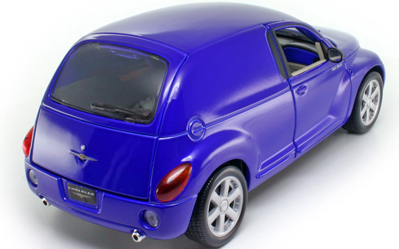 1/18 Maisto 2000 Chrysler PT Panel Cruiser (Blue) Diecast Car Model