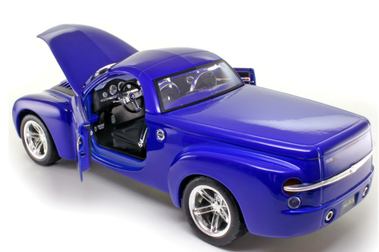 1/18 Maisto 2000 Chevrolet SSR Truck Concept (Blue) Diecast Car Model