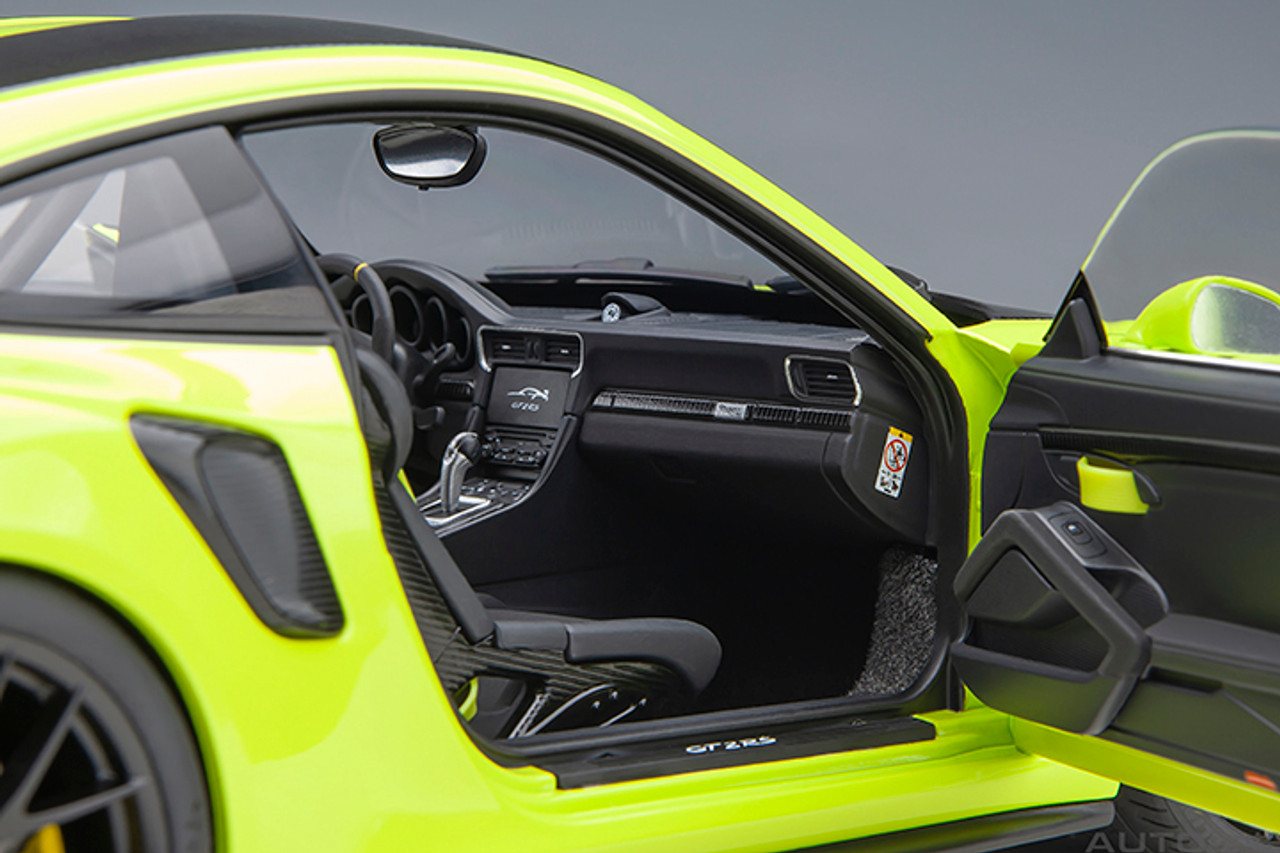 1/18 AUTOart Porsche 911 (991.2) GT2 RS Weissach Package (Acid Green) Car Model