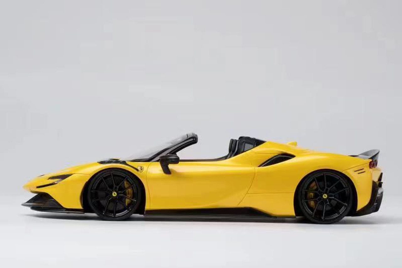 1/18 Runner Ferrari SF90 Spider Novitec (Yellow) Resin Car Model Limited 99  Pieces