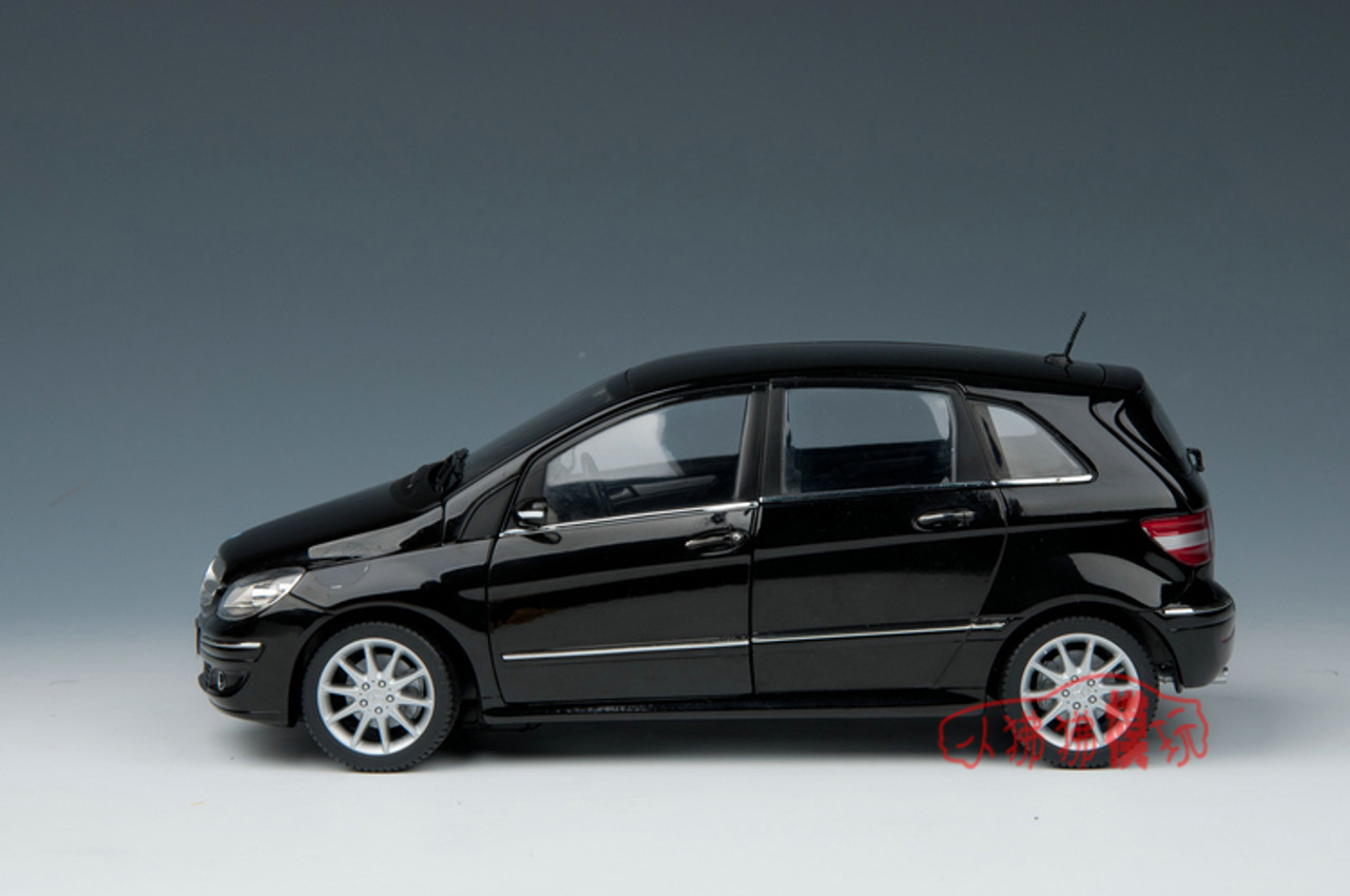 1/18 Dealer Edition Mercedes-Benz Mercedes B-Class B Class (Black) Diecast Car Model