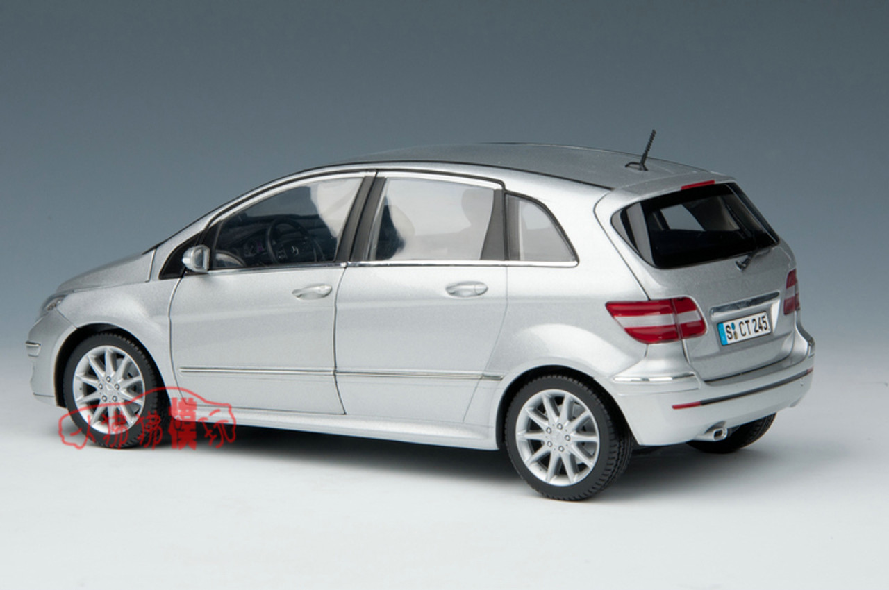 1/18 Dealer Edition Mercedes-Benz Mercedes B-Class B Class (Silver) Diecast Car Model