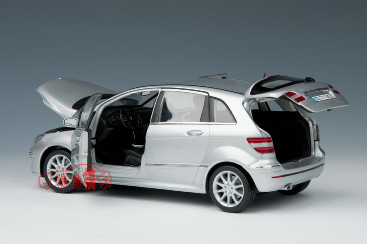 1/18 Dealer Edition Mercedes-Benz Mercedes B-Class B Class (Silver) Diecast Car Model