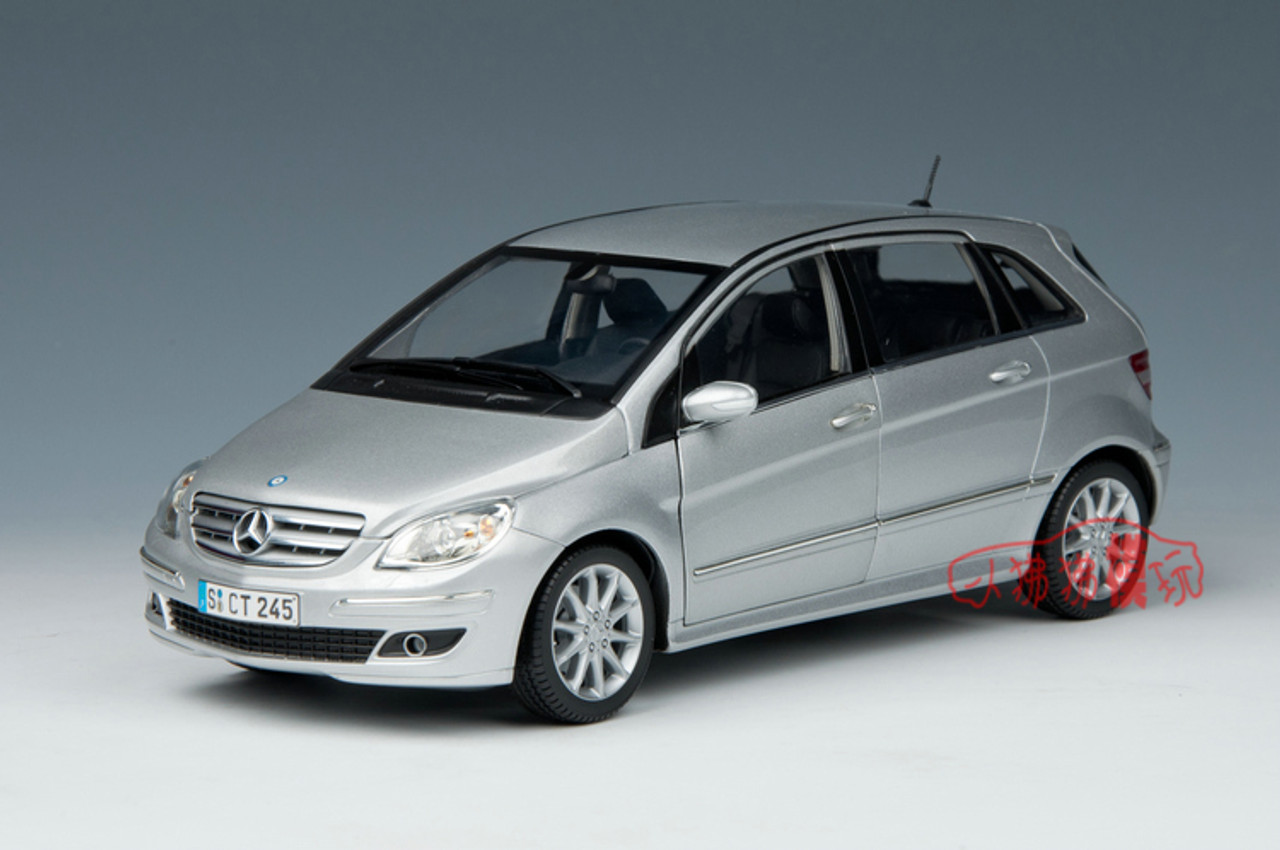 1/18 Dealer Edition Mercedes-Benz Mercedes B-Class B Class (Silver) Diecast  Car Model 