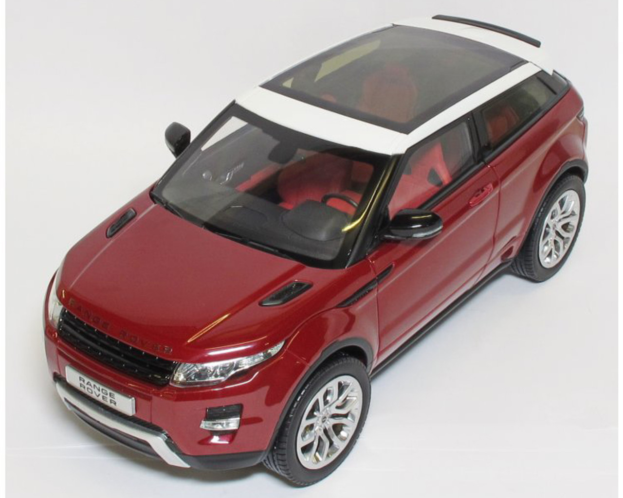 1/18 GT Autos Range Rover Evoque (Wine Red) Diecast Car Model