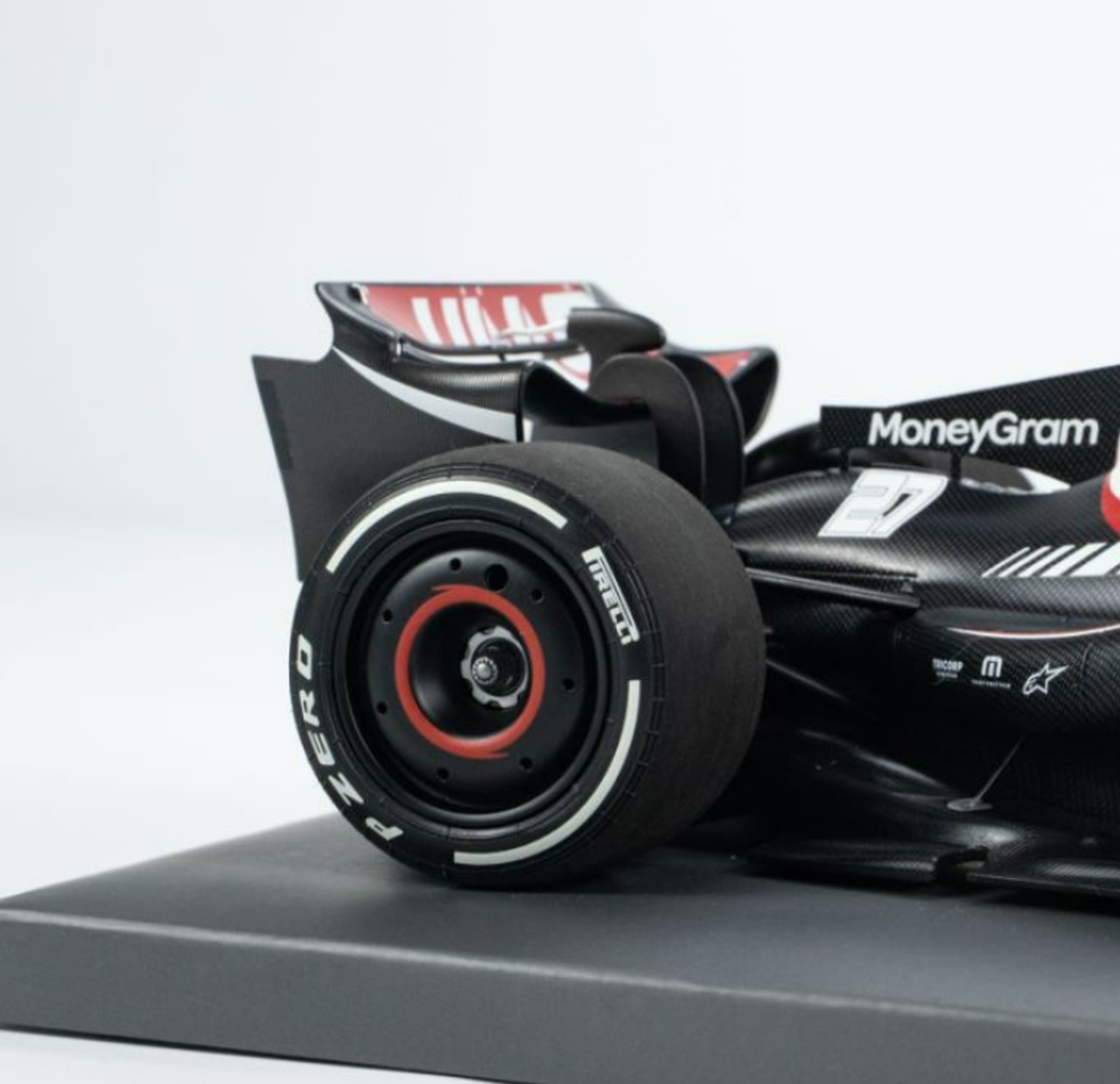 1/18 Minichamps 2023 Formula 1 Nico Hülkenberg Haas VF-23 #27 Car Model