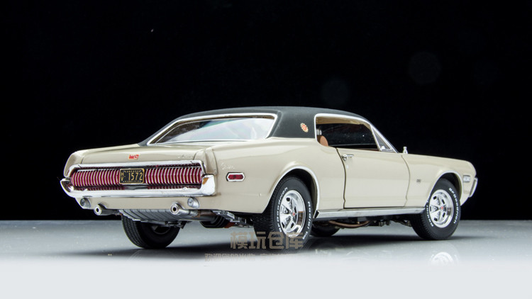 1/18 1968 Mercury Cougar XR7G Fawn Diecast Car Model