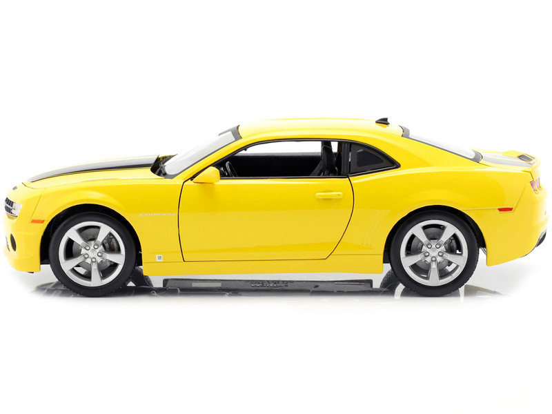 カートラベル⑧ 1/18 Maisto 2010 Chevrolet Chevy Camaro (Yellow) Diecast Car Model