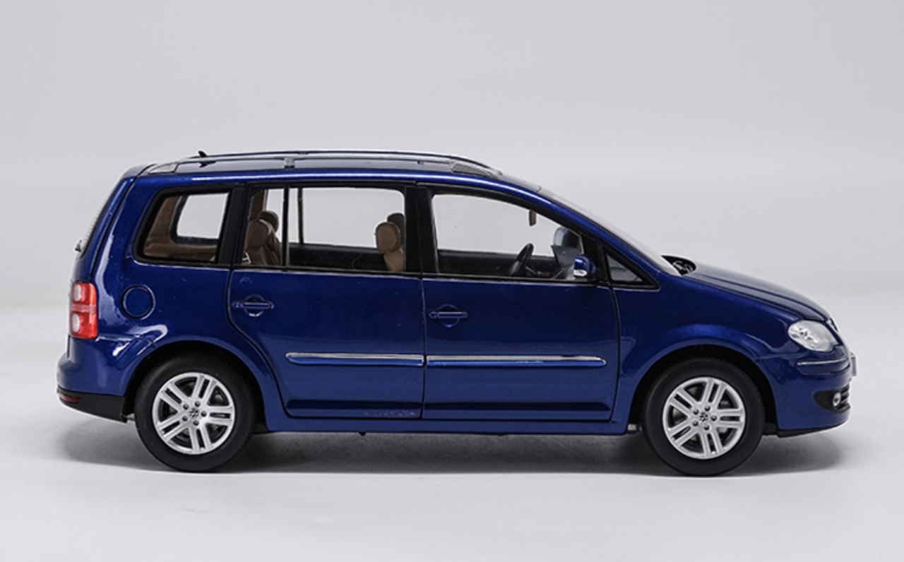 1/18 Dealer Edition First Generation 2009 Volkswagen VW Touran (Blue) Diecast Car Model