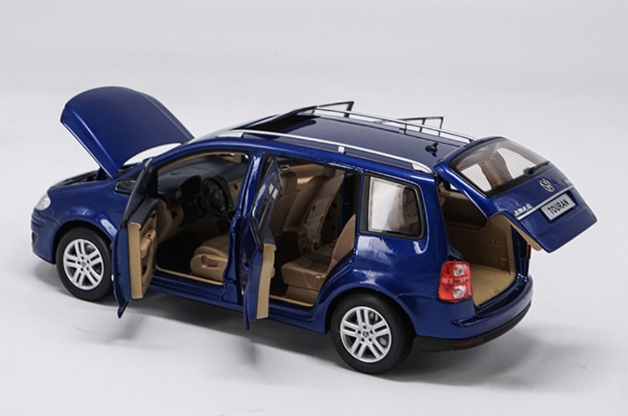 1/18 Dealer Edition First Generation 2009 Volkswagen VW Touran (Blue) Diecast Car Model