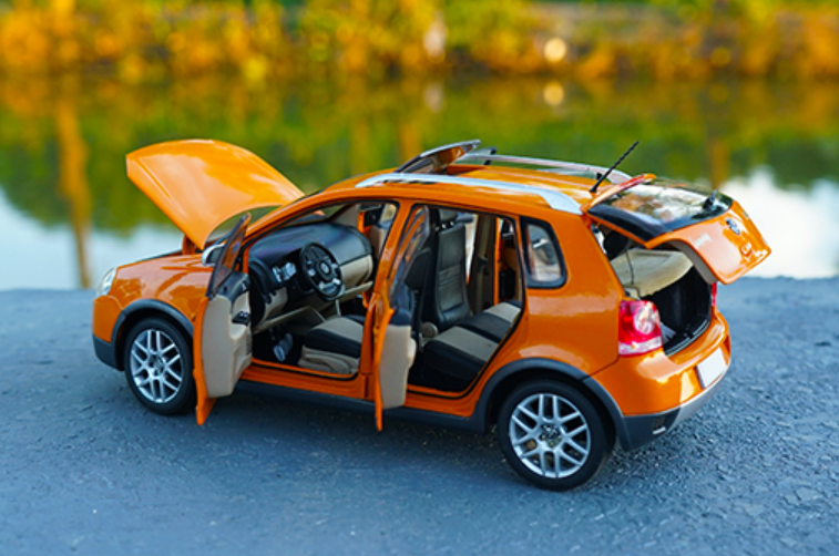 未開封）フォルクスワーゲン ゴルフ 1/43ミニカー レモンイエロー 未