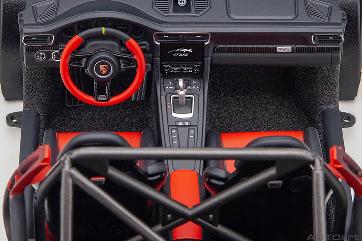 1/18 AUTOart 1/18 Porsche 911 (991.2) GT2 RS Weissach Package
