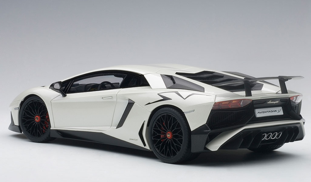 1/18 AUTOart LAMBORGHINI AVENTADOR LP750-4 SV (BIANCO CANOPUS/PEARL WHITE) Diecast Car Model 74555