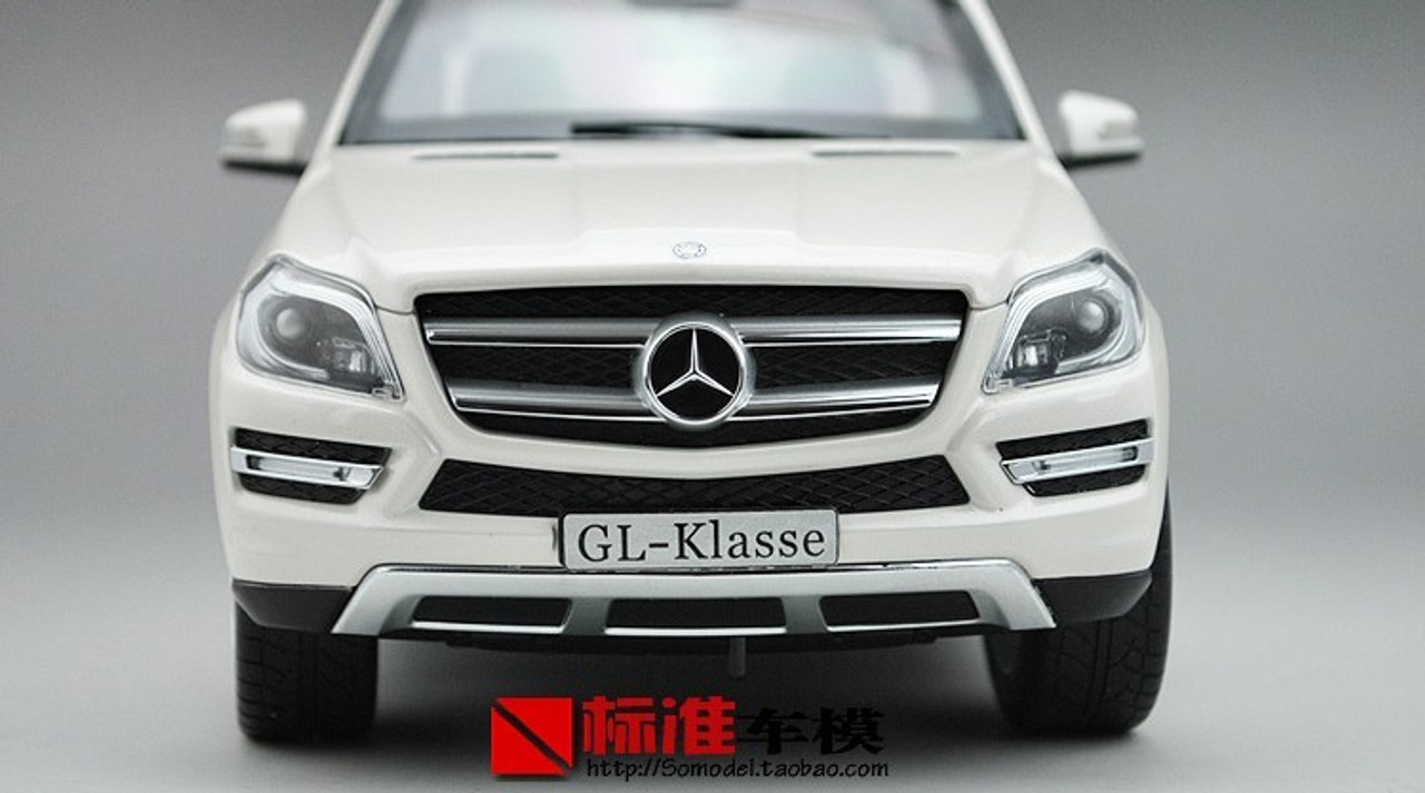 1/18 Dealer Edition 2012 Mercedes-Benz GL-Class / GL-Klasse GL500 (White) Diecast Car Model