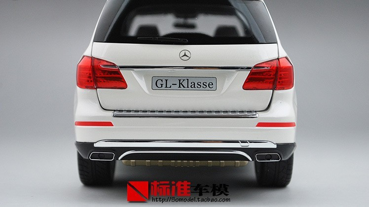 1/18 Dealer Edition 2012 Mercedes-Benz GL-Class / GL-Klasse GL500