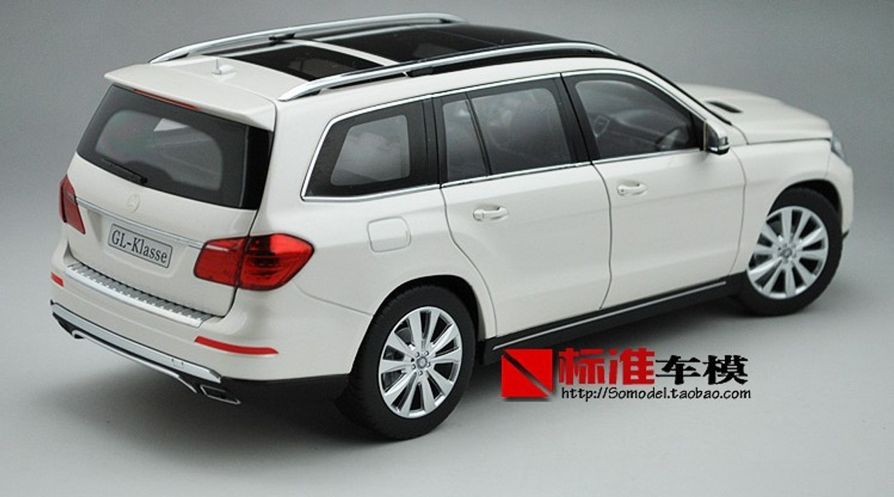 1/18 Dealer Edition 2012 Mercedes-Benz GL-Class / GL-Klasse GL500 (White) Diecast Car Model