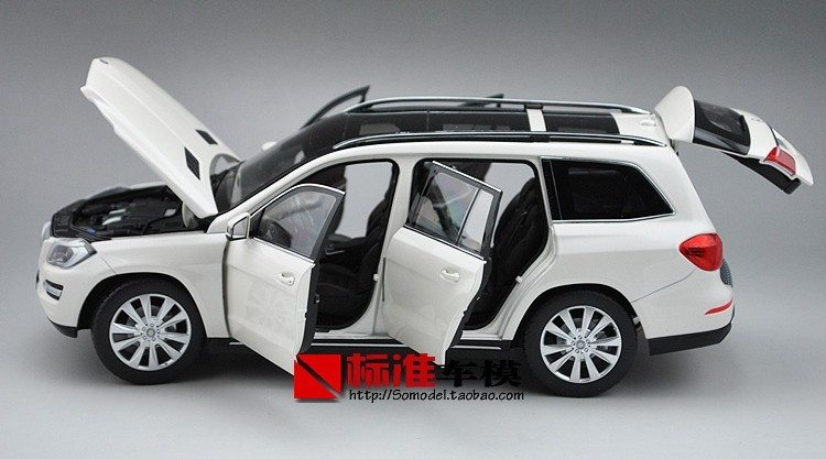 1/18 Dealer Edition 2012 Mercedes-Benz GL-Class / GL-Klasse GL500