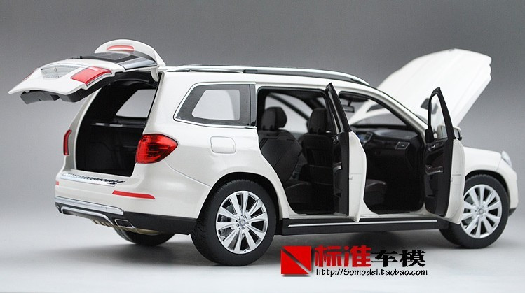 1/18 Dealer Edition 2012 Mercedes-Benz GL-Class / GL-Klasse GL500