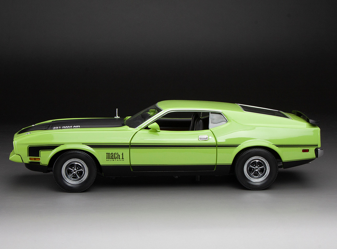 1/18 Sunstar 1971 Ford Mustang Mach 1 (Green) Diecast Car