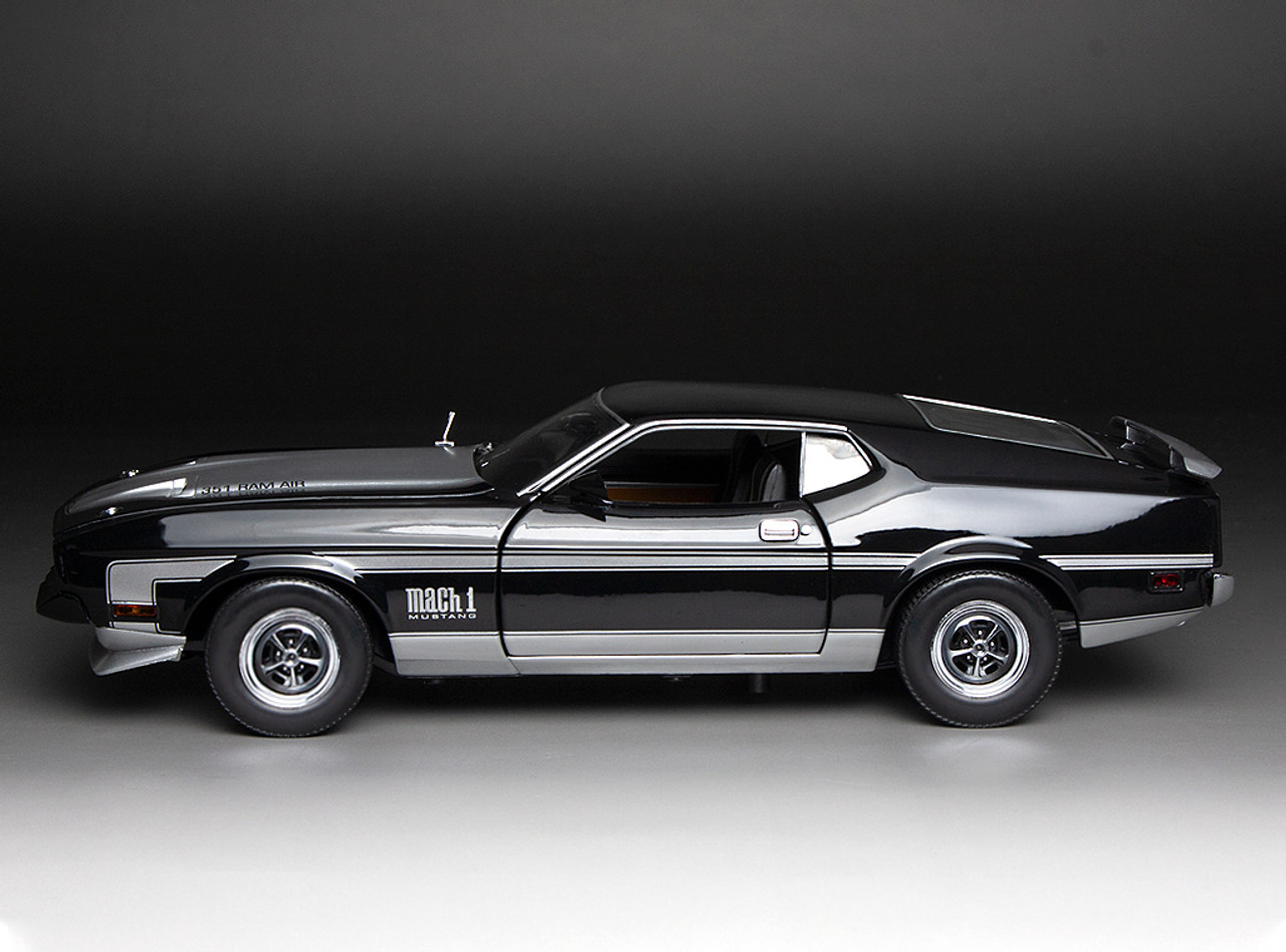 1/18 Sunstar 1971 Ford Mustang Mach 1 (Black) Diecast Car Model
