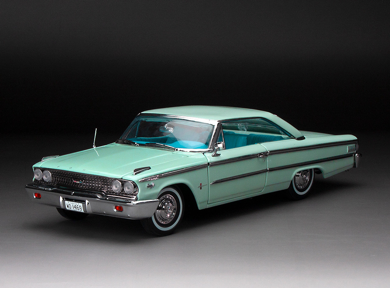 1/18 Sunstar 1963 Ford Galaxie 500 XL Diecast Car Model