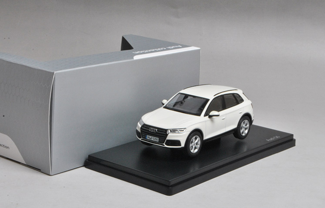 1/43 Dealer Edition Audi Q5 (White) Diecast Car Model