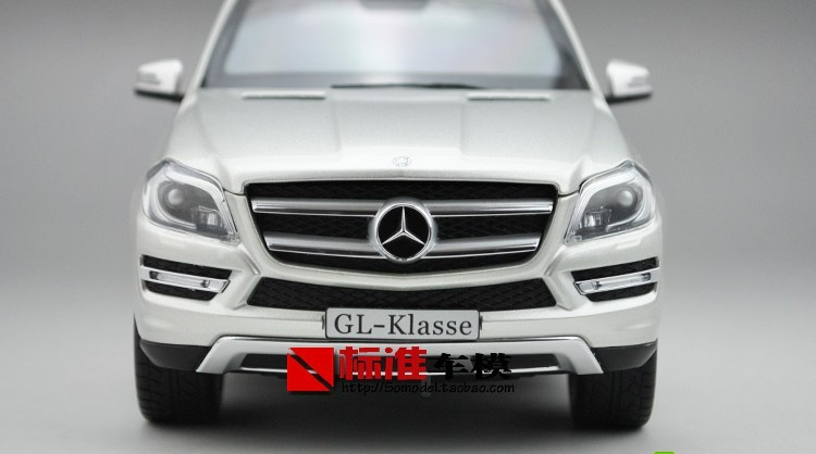1/18 Dealer Edition 2012 Mercedes-Benz GL-Class / GL-Klasse GL500