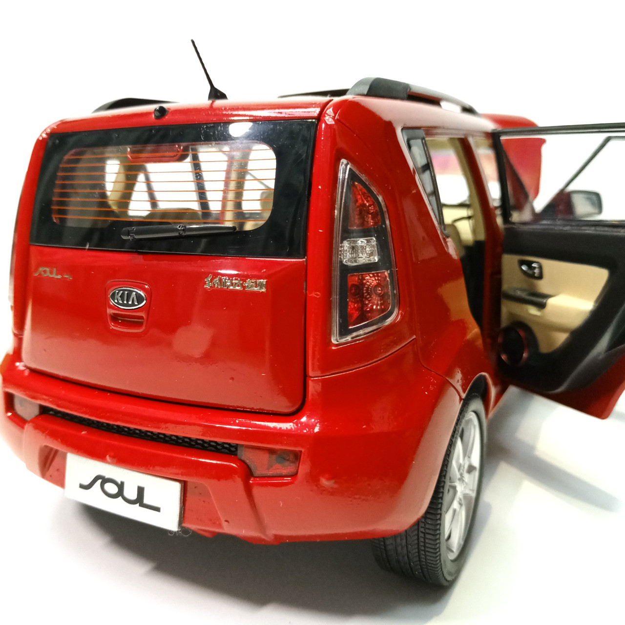 1/18 Dealer Edition Kia Soul (Red) Diecast Car Model