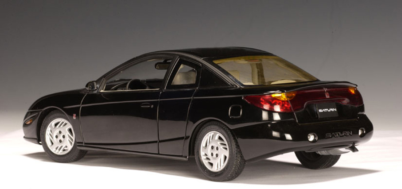Ｅ 1/18 AUTOart 2001 Saturn 3 Door Coupe (Black) Diecast Car