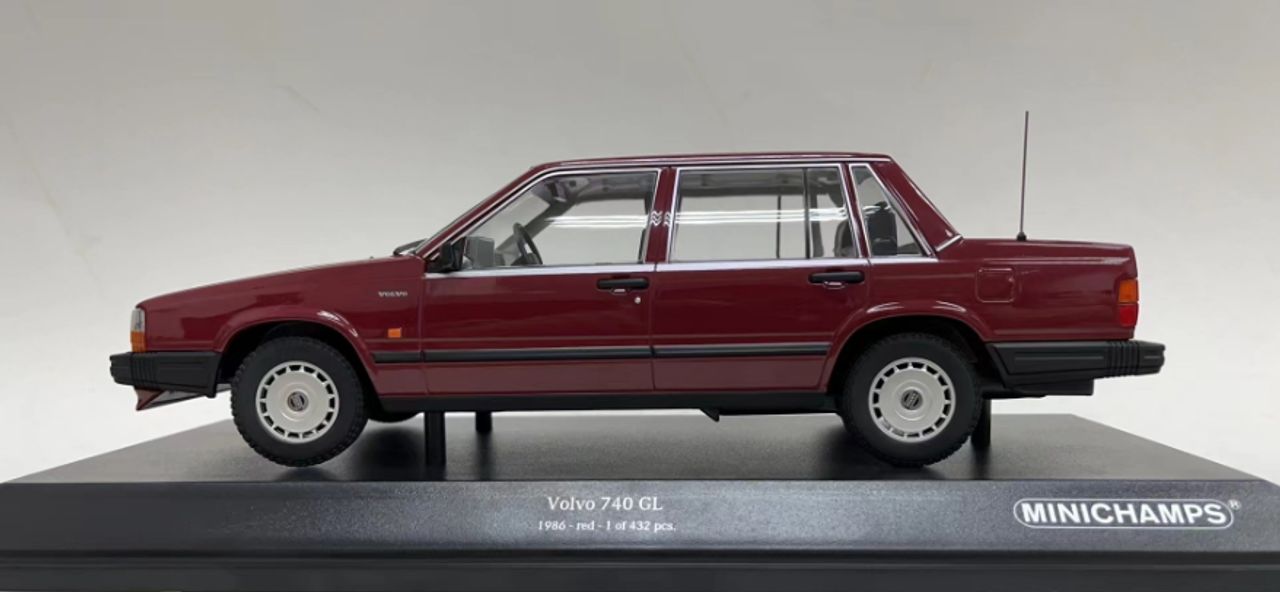 1/18 Minichamps 1986 Volvo 740 GL (Red) Diecast Car Model