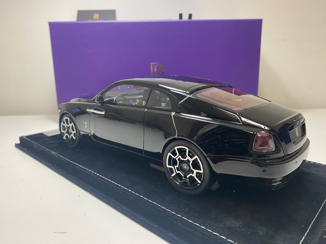 DAMAGED AS-IS HH Model Rolls-Royce Wraith (Diamond Black) Black Badge Resin Car Model Limited 30 Pieces