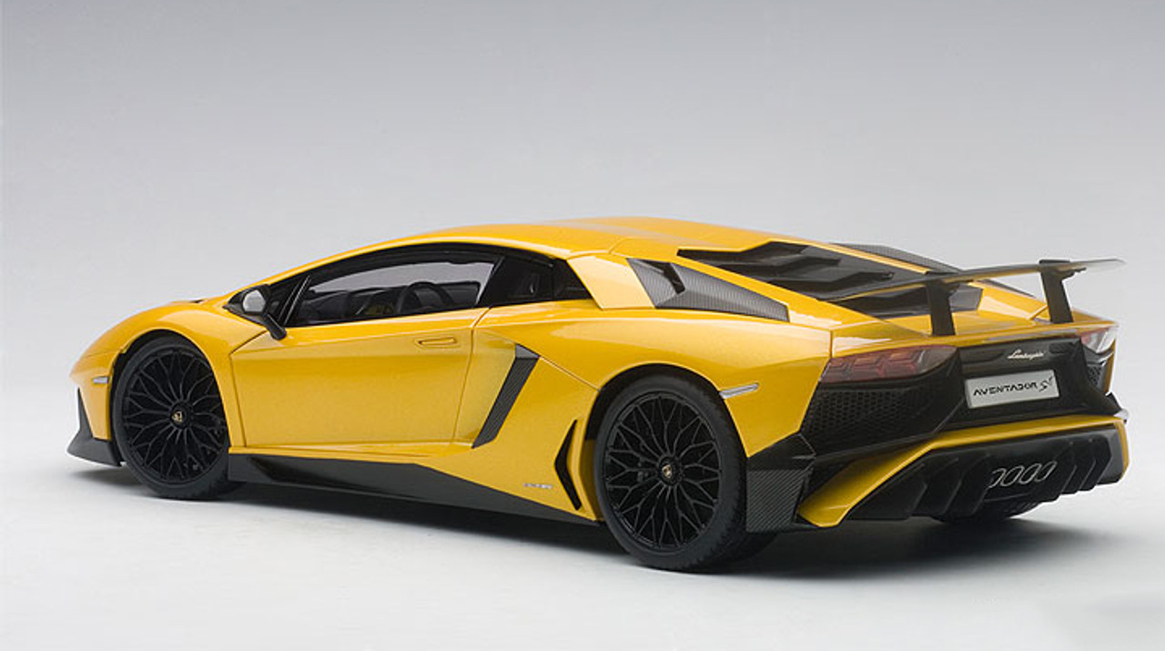 1/18 AUTOart Lamborghini Aventador SV LP750-4 (New Giallo Orion Metallic Yellow) Car Modelr Model