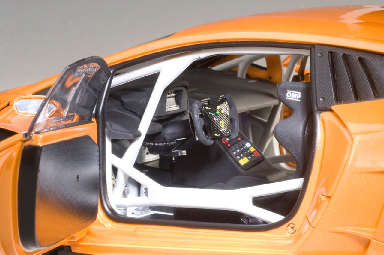 1/18 AUTOart 2015 Lamborghini Huracan Super Trofeo (Arancio Borealis Orange Pearl) Car Model