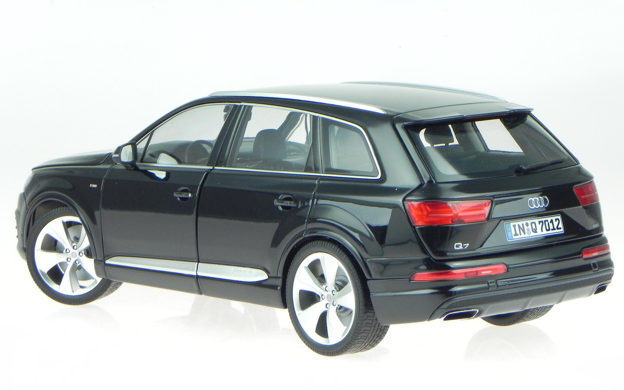 1/18 Dealer Edition 2014 2015 Audi Q7 V8 TDI Quattro S-Line (Orca Black) Diecast Car Model