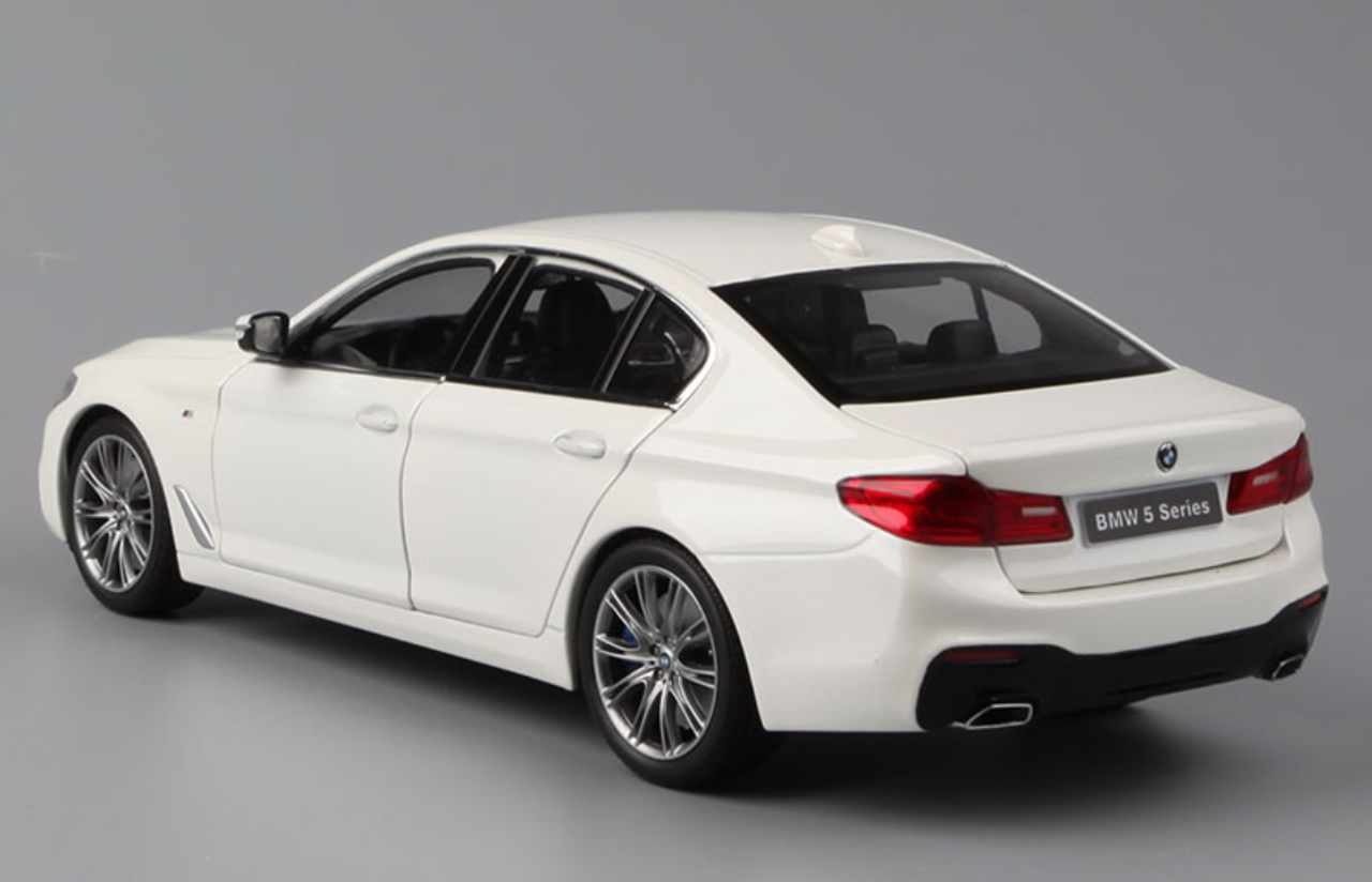 1/18 Dealer Edition BMW G30 5 Series 530i 540i 550i M550i (White) Diecast Car Model