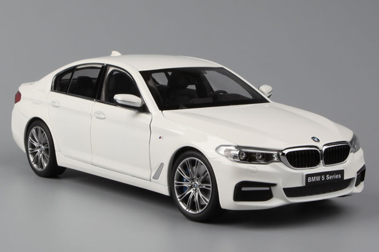 1/18 Dealer Edition BMW G30 5 Series 530i 540i 550i M550i (White) Diecast Car Model