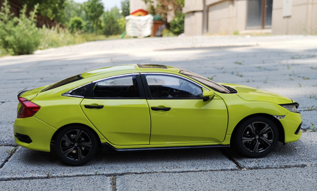 1/18 Dealer Edition 2019 Honda Civic (Yellow / Green) Diecast Car Model