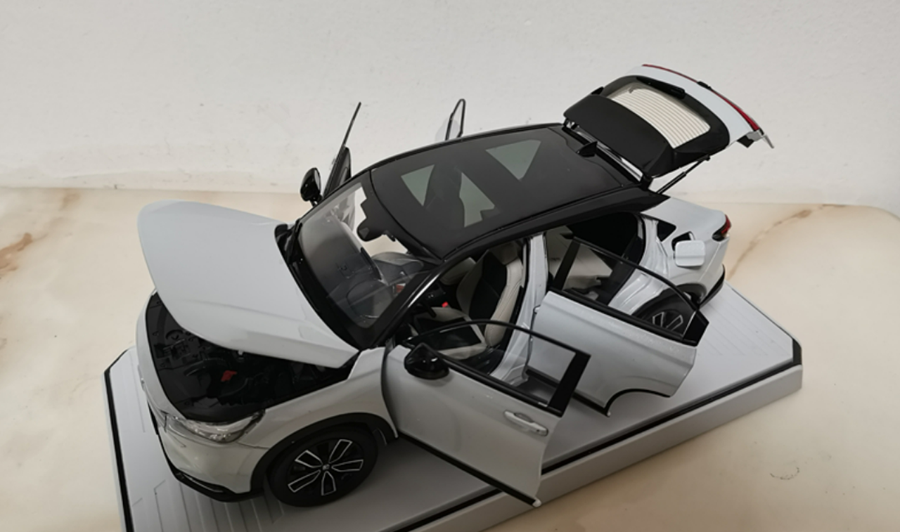 1/18 Dealer Edition 2023 Honda Vezel (White) Diecast Car Model